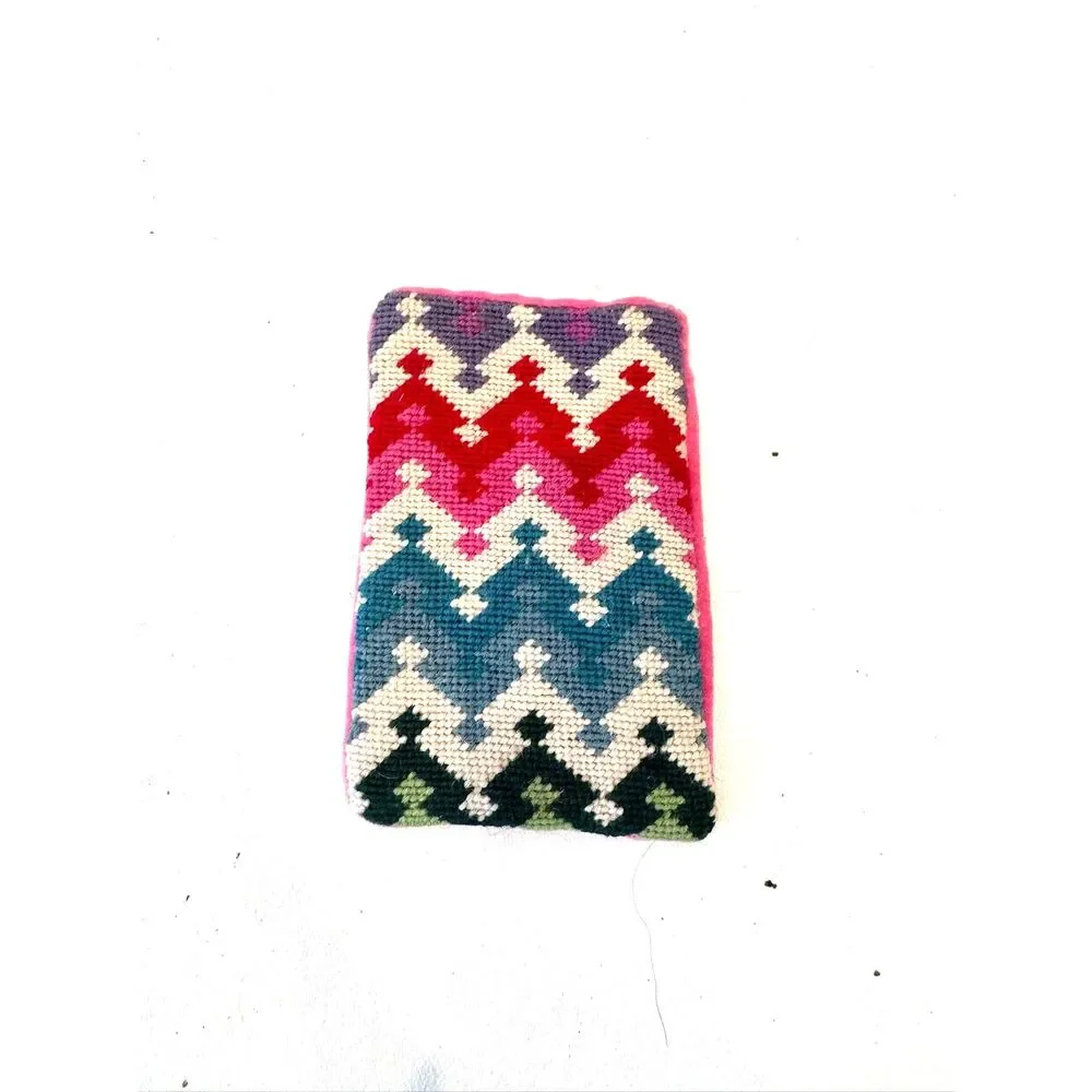 Lands' End Zig Zag Needlepoint Phone Pouch Open Top Pink Small 3